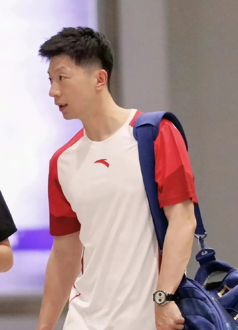 奥地利队鏖战德国队，马龙点燃赛场