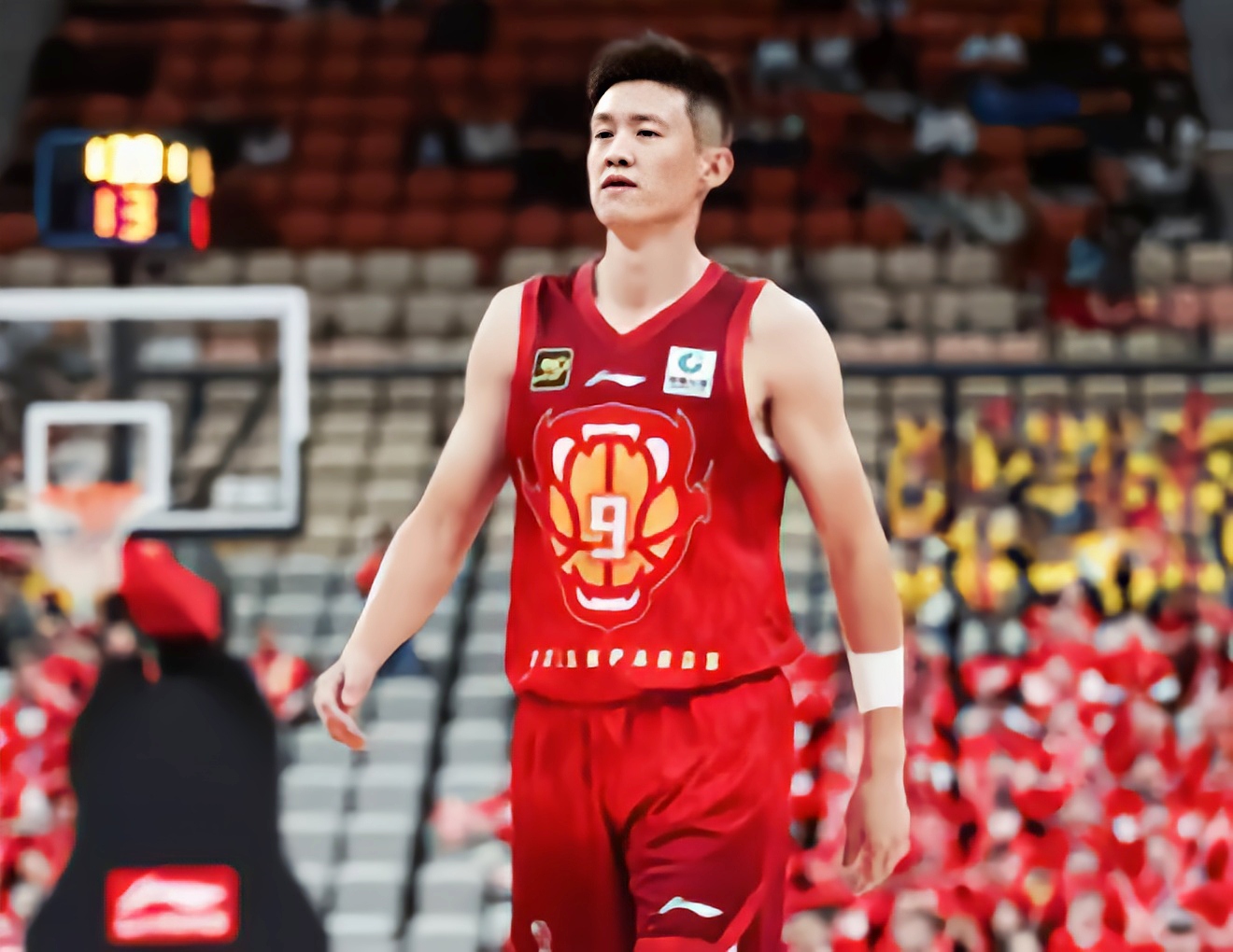 深圳队鏖战猛龙，周琦惊艳四座